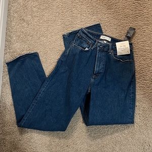 Brand new never been worn Abercrombie & Fitch wide leg jeans size 27